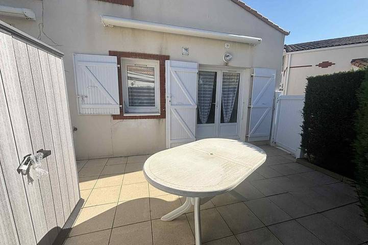Location de vacances pour 4 personnes, avec terrasse et piscine dans Office De Tourisme De La Tranche Sur Mer