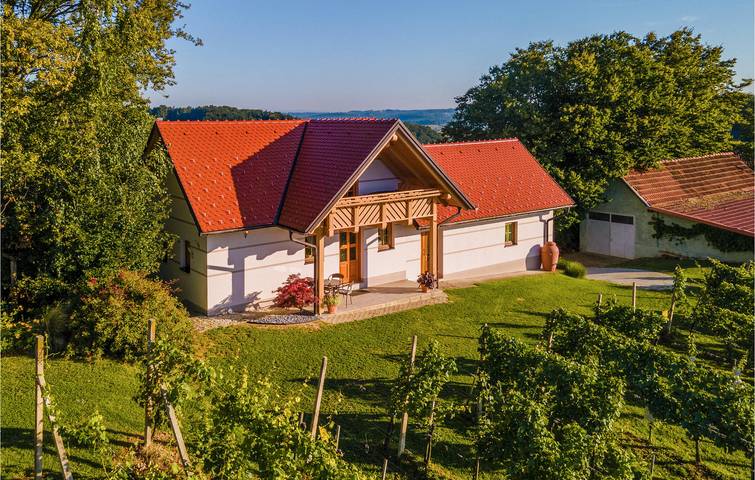 Ferienhaus für 4 Personen mit Terrasse in Friedau, Untersteiermark