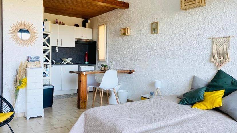 Gîte pour 4 personnes, avec terrasse et vue dans Gare du Club Med Cocody - 2