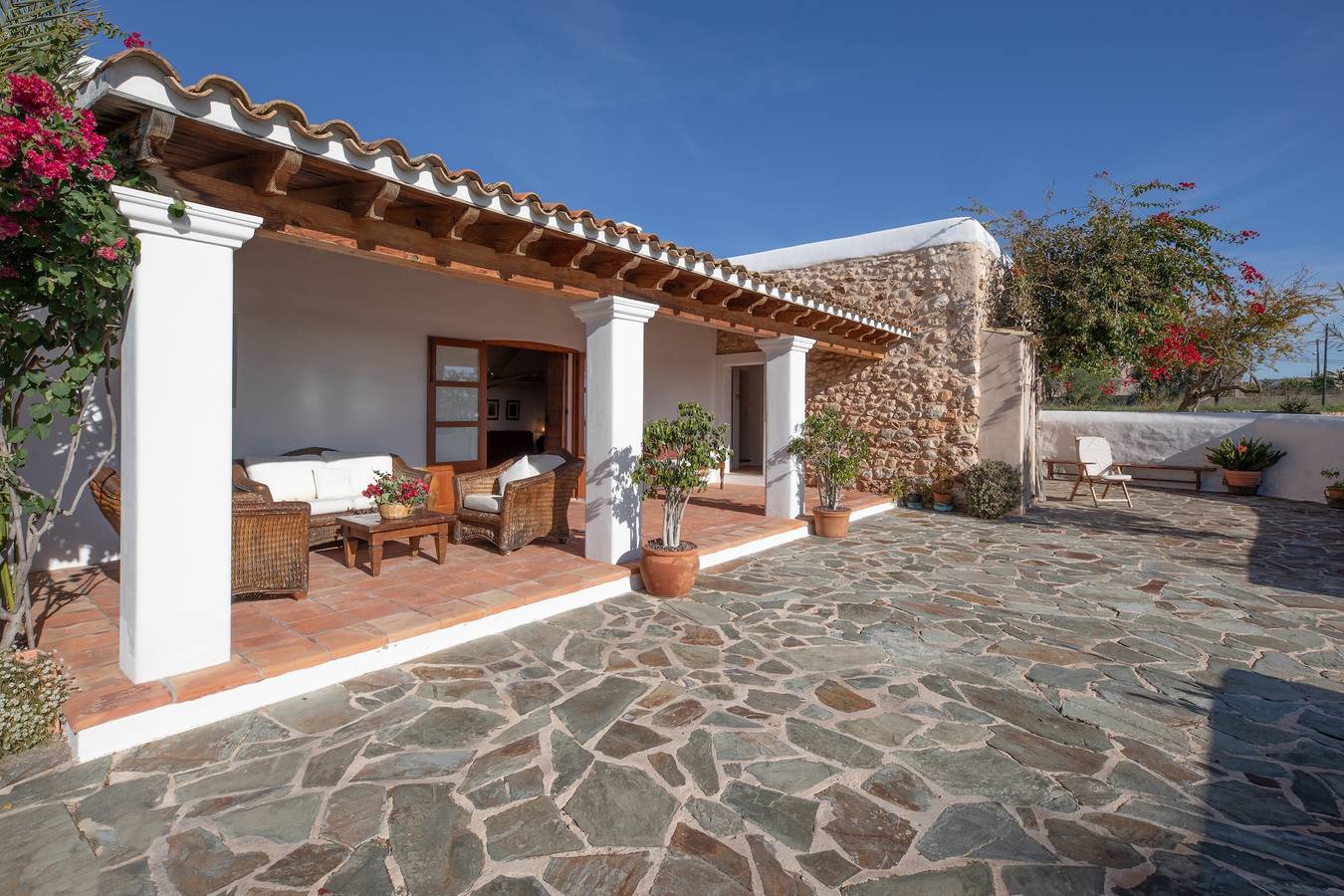 Lujosa villa "Can Mariano" con piscina, amplio jardín, aire acondicionado y Wi-Fi in Sant Josep de sa Talaia, Ibiza Sur