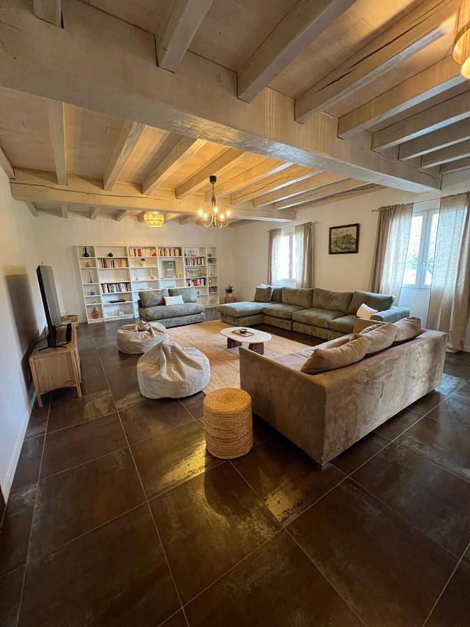 Location de vacances pour 12 personnes, avec Terrasse et Jardin ainsi que Piscine et Vue à Albas