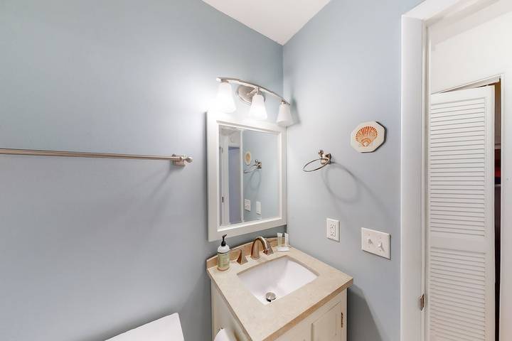 Vacation rental for 6 people, with pool and balcony in Edisto Island