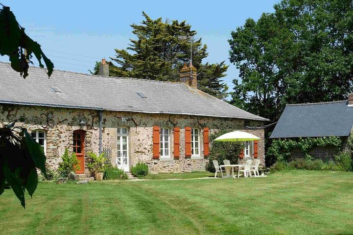 Gîte pour 5 personnes, avec Terrasse et Jardin à Ruillé-le-Gravelais