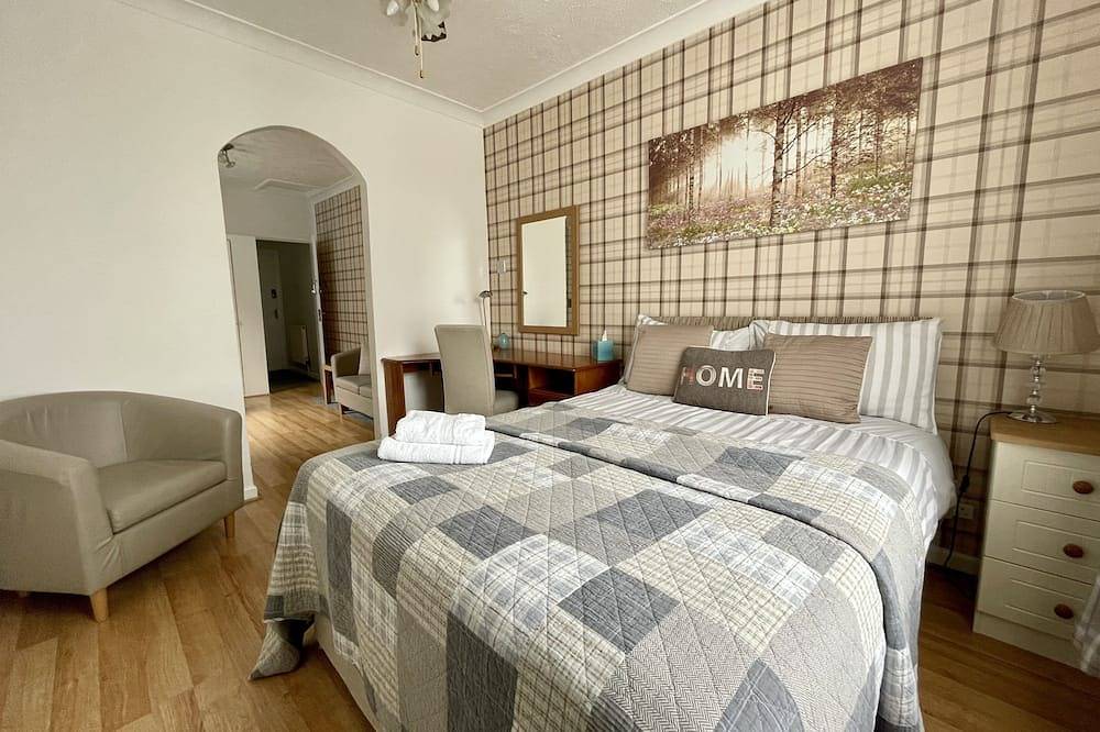 Two bedroom house welcomes families and pets in Portsmouth, Südostengland