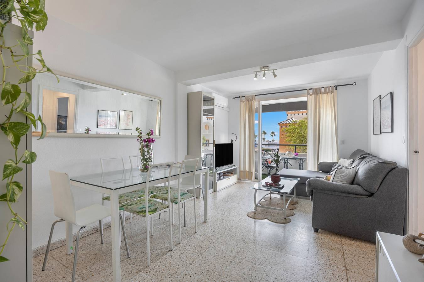 Apartamento entero, Apartamento 'Next To Piletas' con vistas al mar, balcón privado y Wi-Fi in Sanlúcar de Barrameda, Costa de la Luz