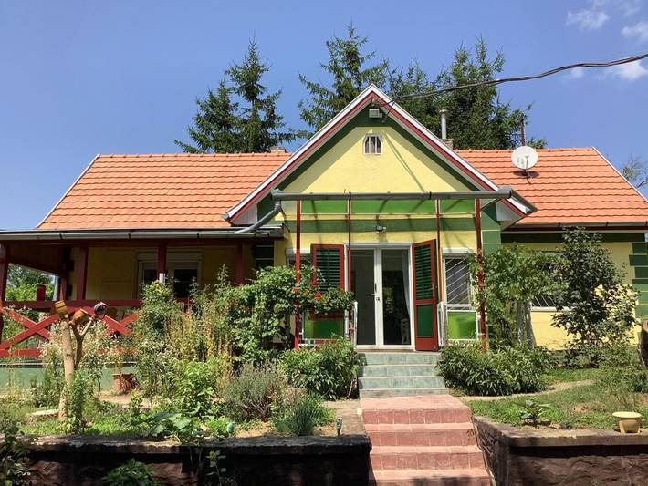 Ferienhaus für 4 Personen, mit Balkon und Terrasse sowie Garten und Pool in Szőlősgyörök
