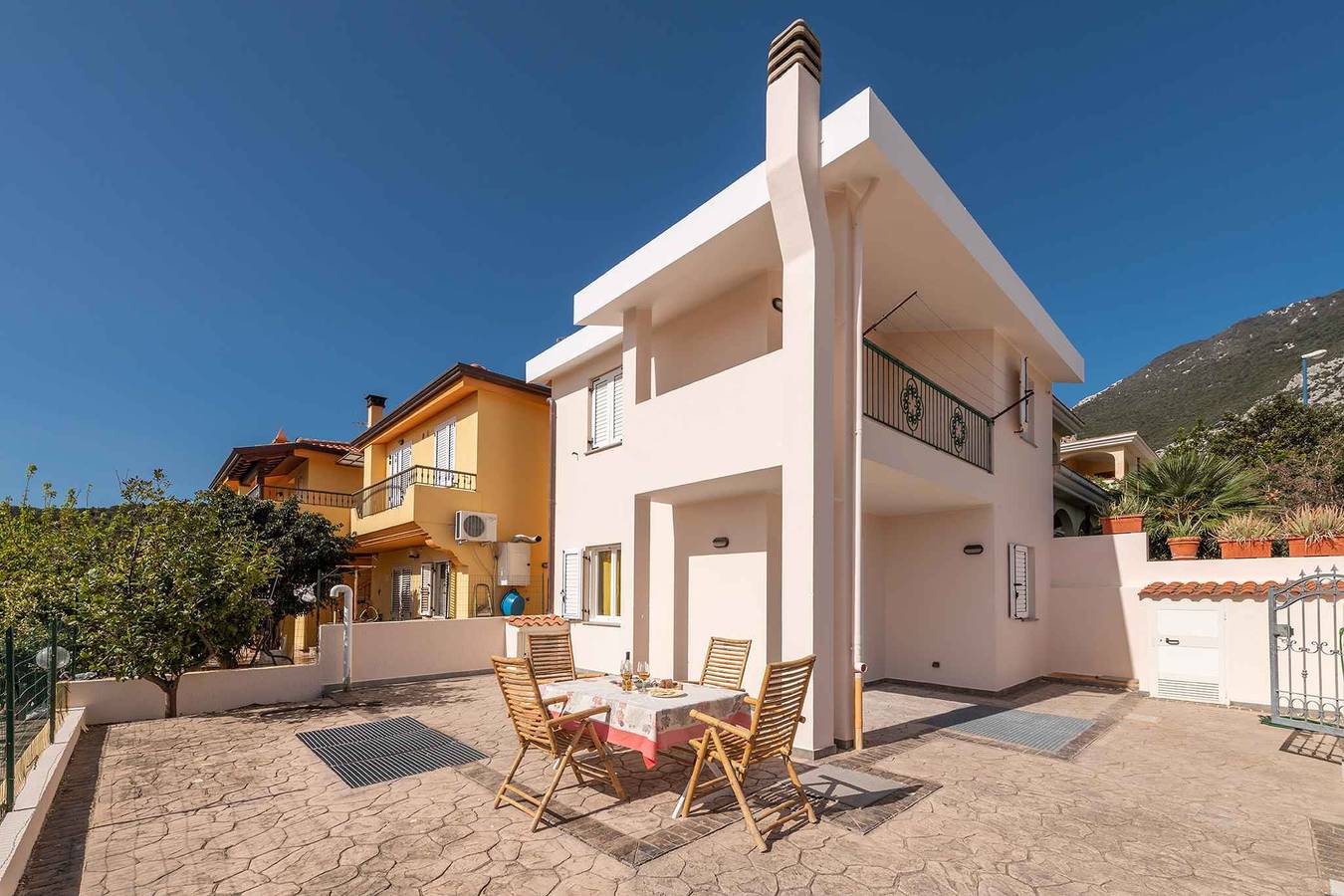 Casa vacacional con terraza y lavadora  in Cala Gonone, Dorgali