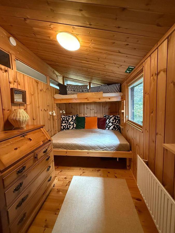 Lovely Cabin in the Capital Area with hot tube in Hafnarfjörður, Iceland
