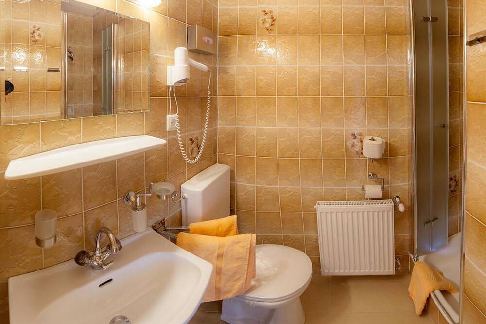 Einzelzimmer mit Du/Wc, Balkon - Pension Christophorus in Millstatt, Bezirk Spittal an der Drau
