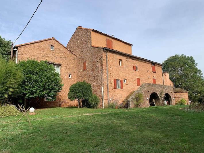 Location de vacances pour 6 personnes, avec Terrasse ainsi que Jardin et Piscine à Montlaur (Midi-Pyrénées)
