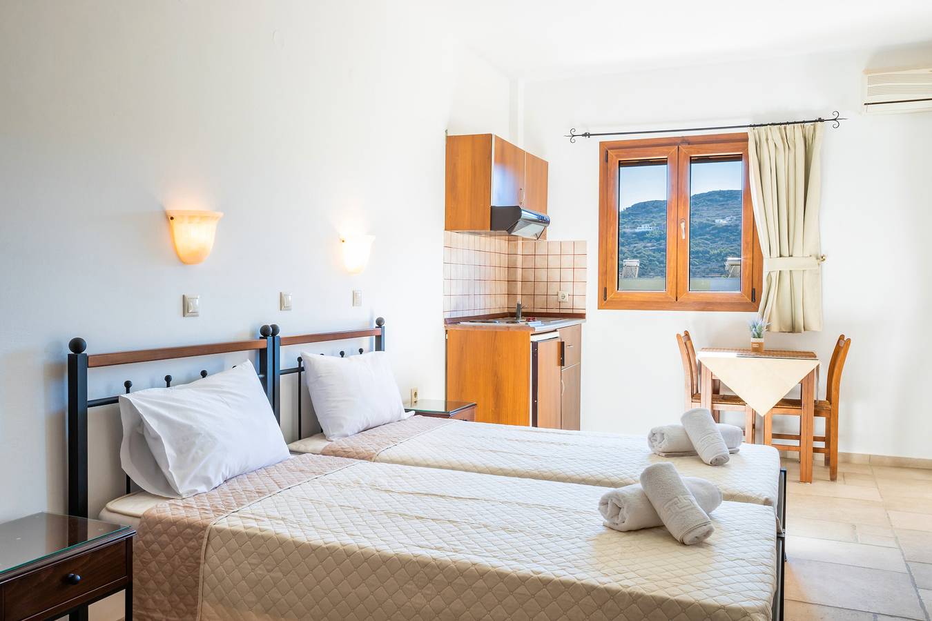 Ganzes Studio, Einzimmerapartment 'No 1' mit Bergblick, Wi-Fi und Klimaanlage in Karpathos