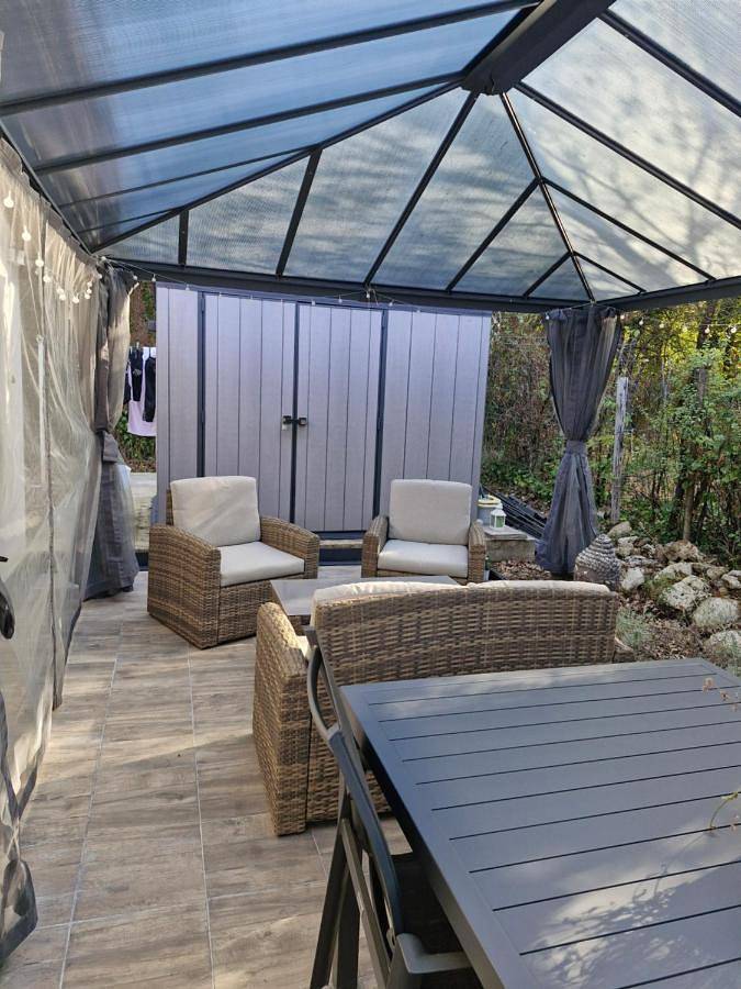 Location de vacances pour 4 personnes, avec vue et jardin dans Blésignac - 2