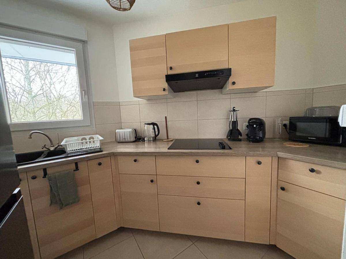 Appartement entier, Apartment of one room with balcony Secure and parking in Mont-Saint-Aignan, Région de Rouen