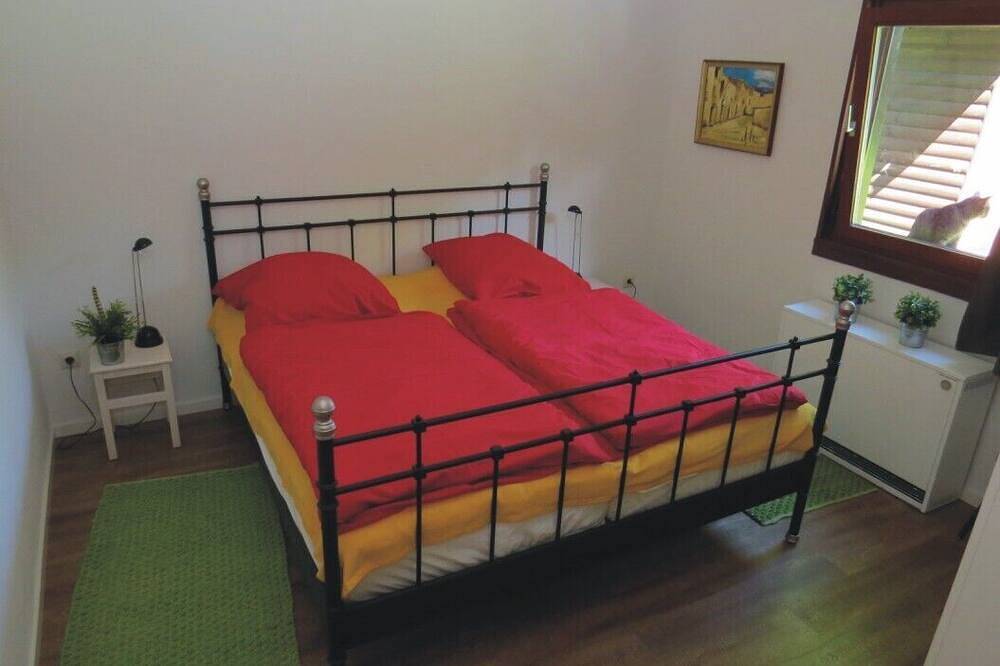 Ferienhaus am Privatsee mit Badestrand, Haustiere willkommen, sehr ruhig gelegen in Wiefelstede, Ammerland