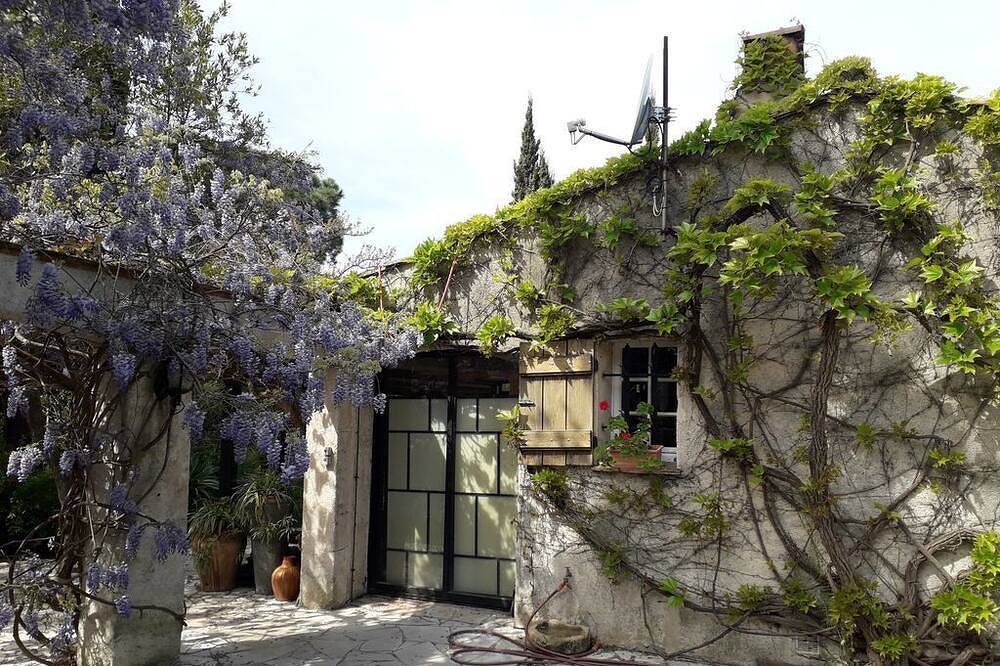 Nice house, less than 10mn walk from Pampelonne beach, large garden in Pampelonne, Ramatuelle