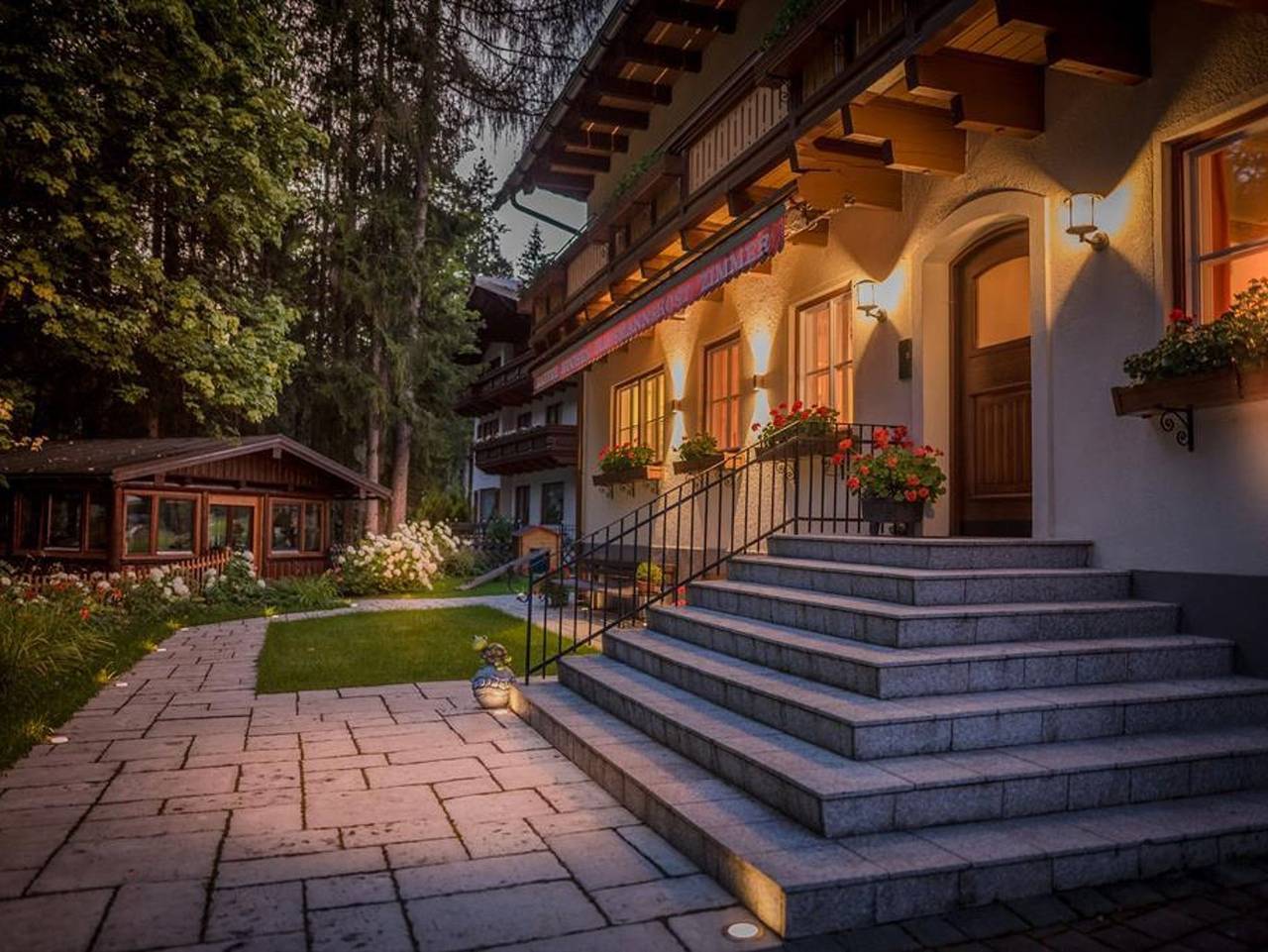 Ganze Ferienwohnung, 4* Sterne Bio-Holzhaus Heimat & Landhaus Heimat - Landhaus Appartement 2, 100m² 4-8 Personen in Ramsau am Dachstein, Schladming-Dachstein