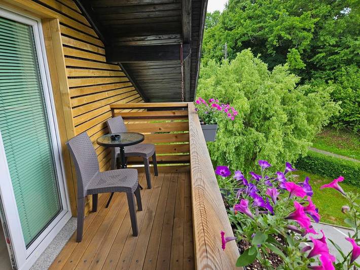Ferienwohnung für 4 Personen, mit Garten und Ausblick sowie Seeblick und Sauna, mit Haustier