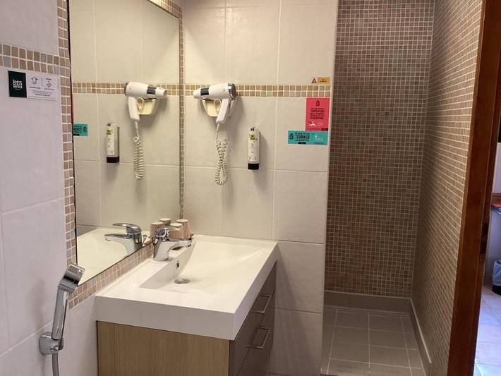 Hôtel pour 2 personnes, avec piscine et terrasse, animaux acceptés à Lodève - 3