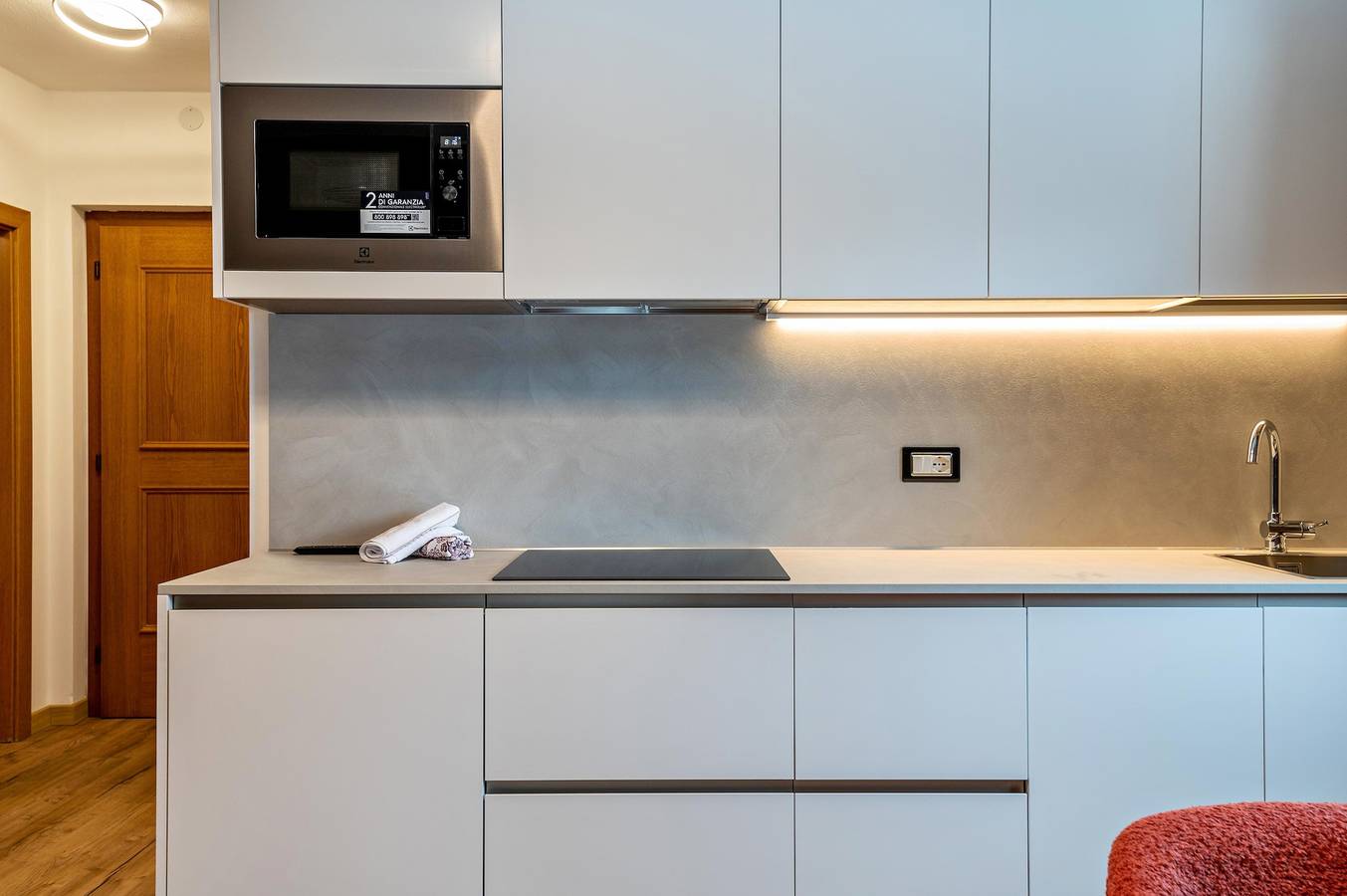 Appartamento intero, "Kamerloy Apartments - B" con vista sulle montagne, Wi-Fi, balcone e giardino in Campitello di Fassa, Dolomiti Superski