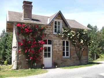 Gîte pour 3 personnes, avec terrasse et piscine dans la Creuse