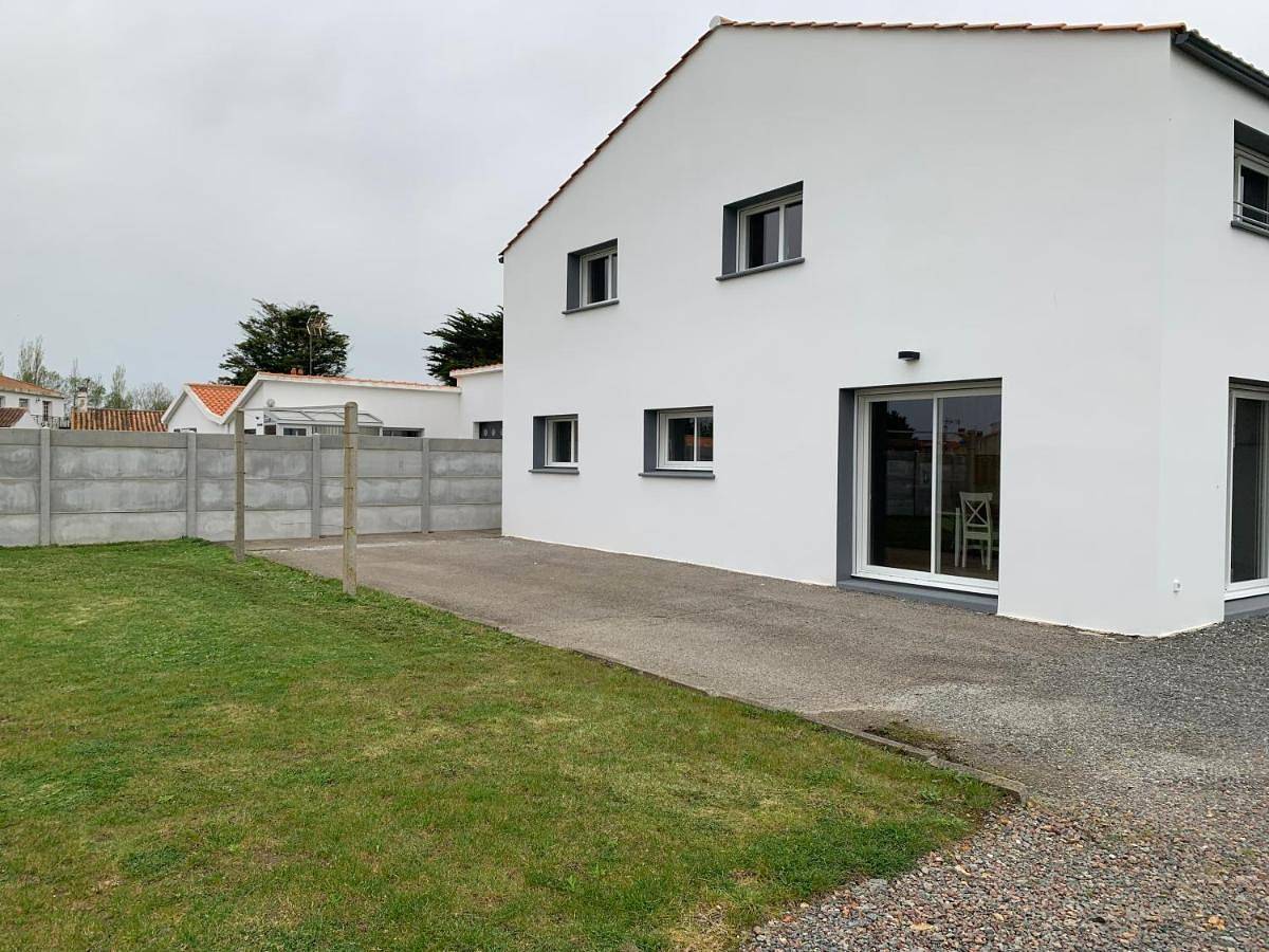 Four-Bedroom House in Beauvoir-sur-Mer, Vendée