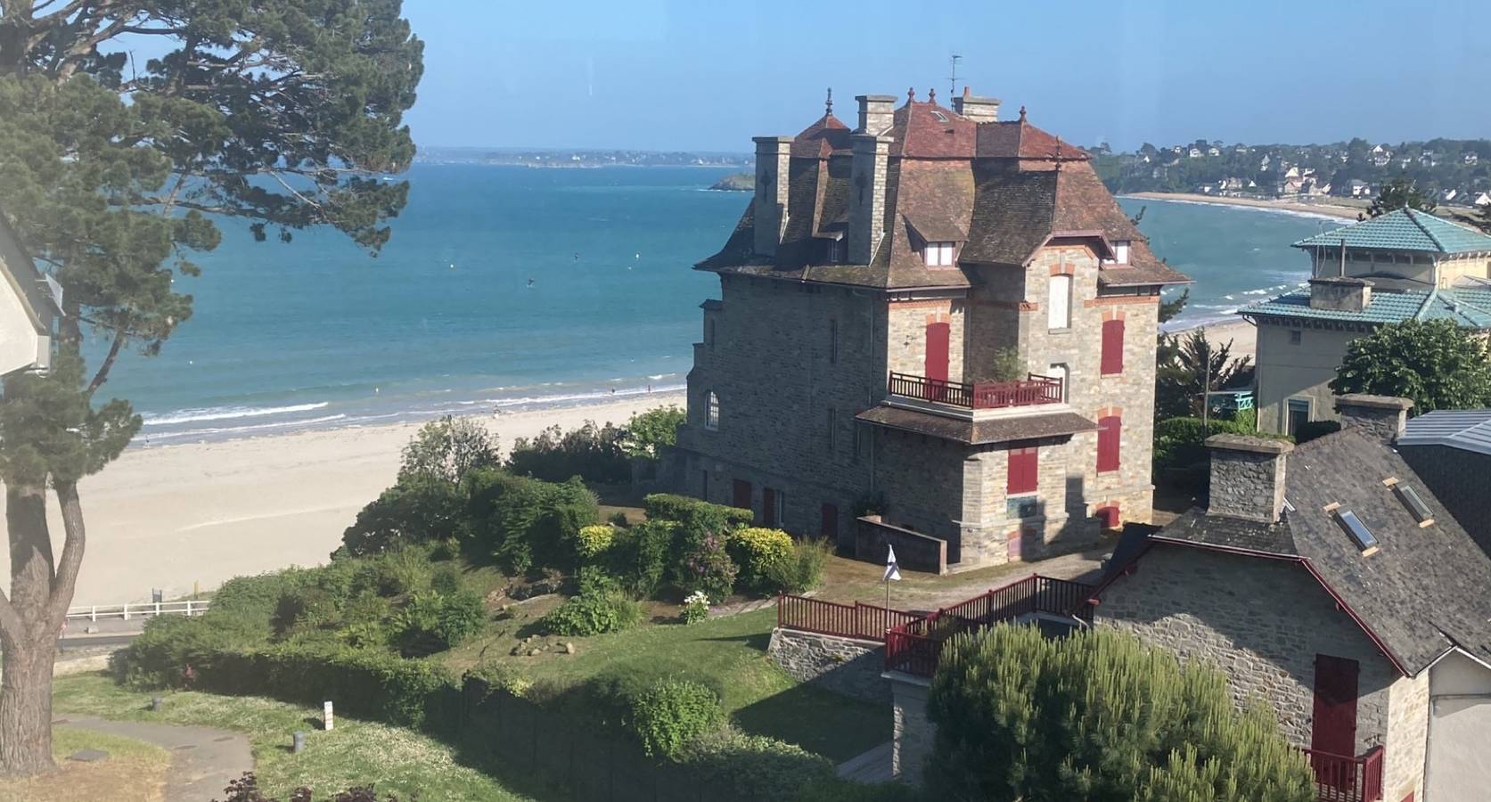 Appartement entier, Appartement 'Newport Vue Mer' avec vue sur mer, terrasse privée et Wi-Fi in Saint-Cast-le-Guildo, Région de Dinan