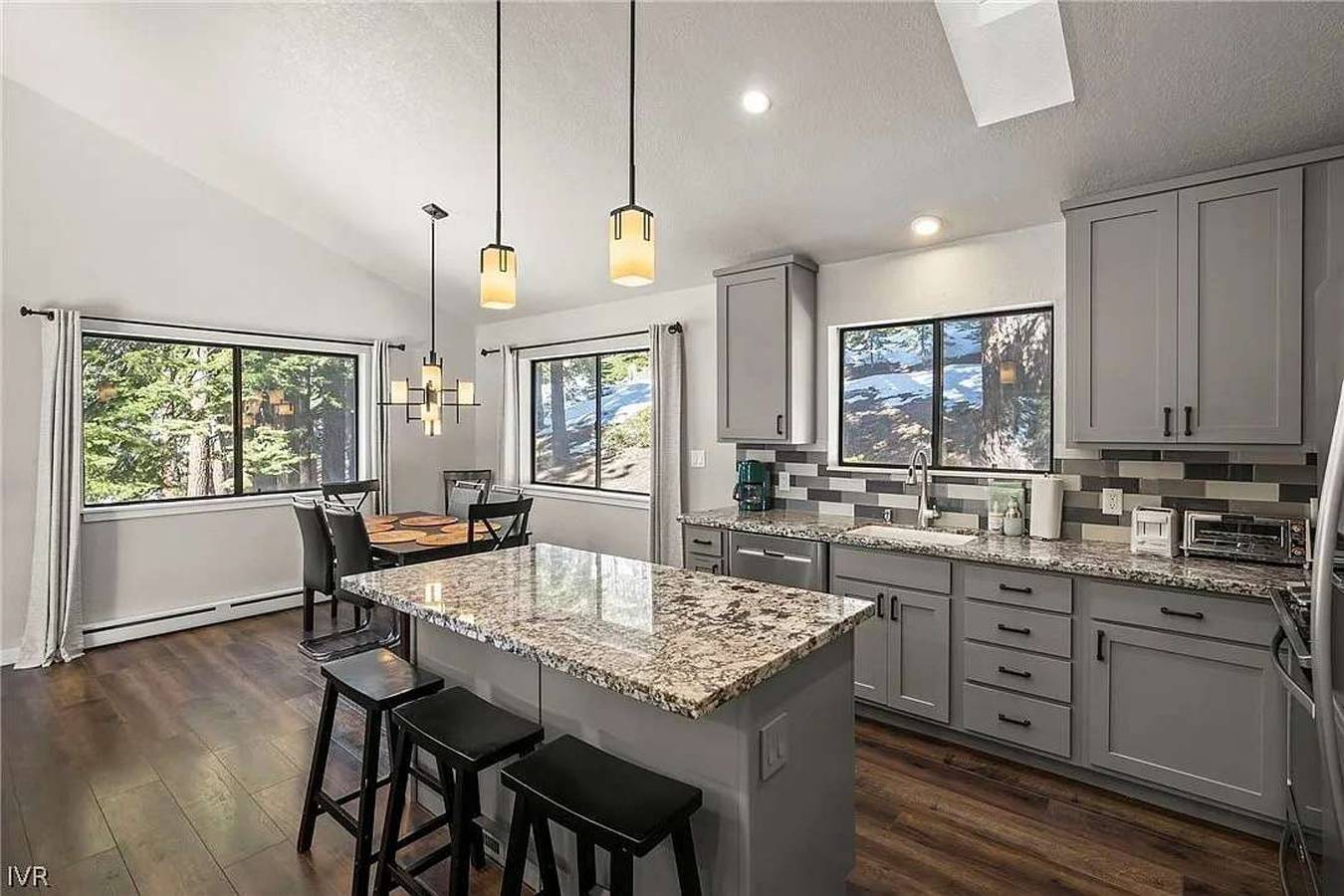 Cozy Spacious 4Bd Modern Mountain Home in Diamond Peak, Lake Tahoe