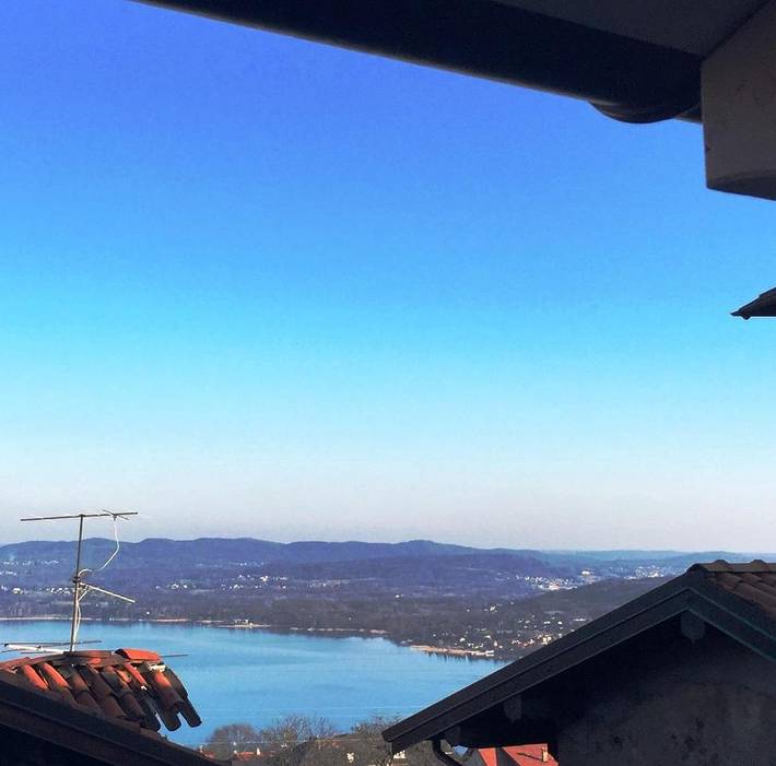 Gîte pour 2 personnes, avec vue ainsi que vue sur le lac et balcon dans Massino Visconti - 4