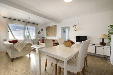 Cheap Villa for 10 People in Lloret de Mar, Costa Brava, Photo 2