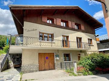 Gîte pour 4 personnes, avec terrasse, animaux acceptés à Valezan