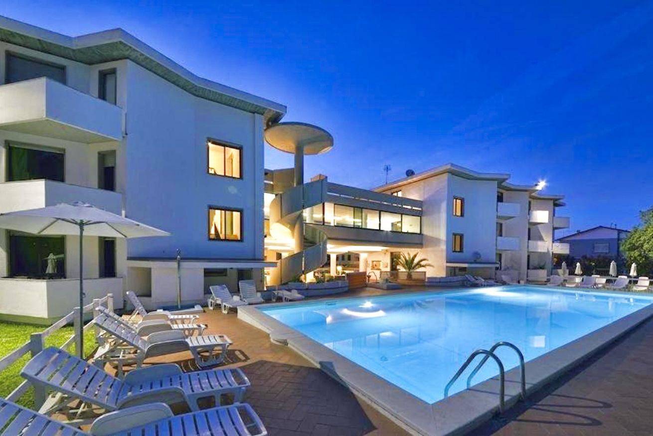 Estudio entero, Marina di Cecina mono 2 in Marina di Cecina, Cecina (desambiguación)