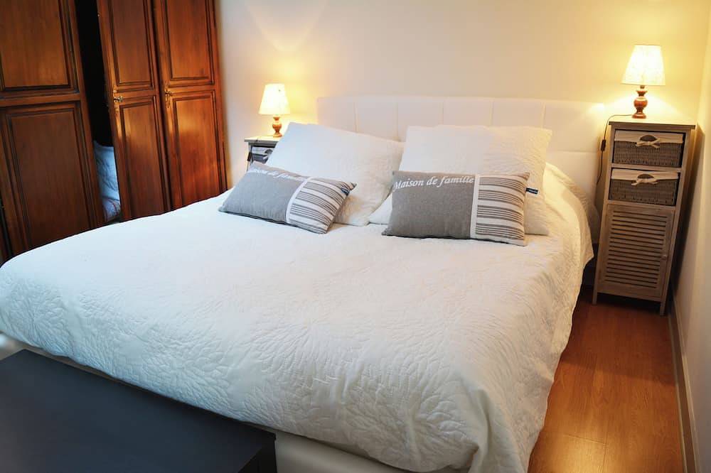 Country house in greenery and calm private pool spa terrace in Thénac, Périgord Pourpre