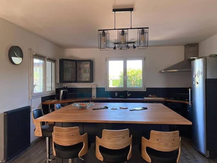 Location de vacances pour 8 personnes, avec terrasse ainsi que jardin et piscine à Cénac - 4