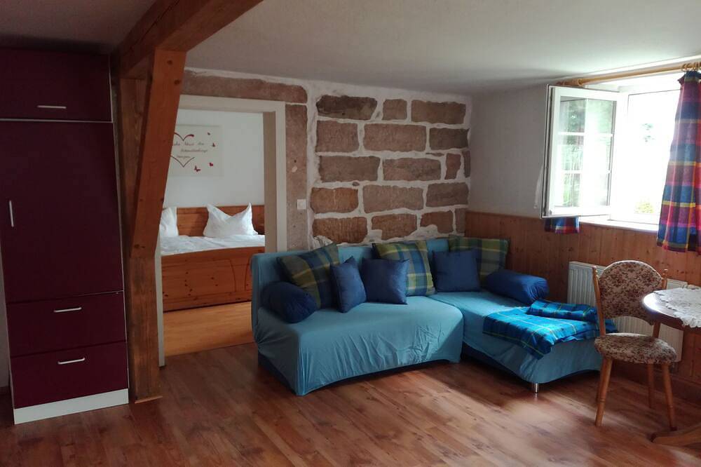 Ganze Wohnung, Helle Ferienwohnung mit Platz im Herzen der Sächsischen Schweiz in Pfaffendorf, Königstein