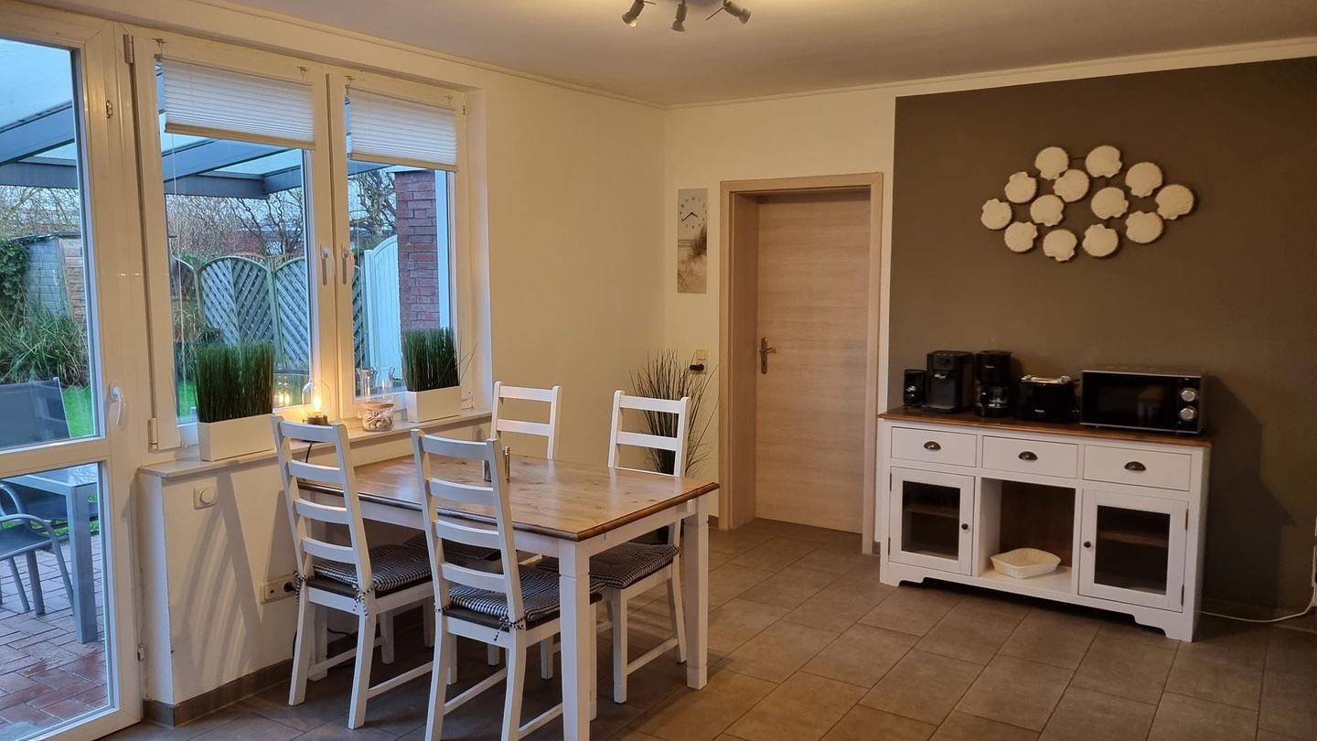 Exklusives Ferienhaus - Strandnah - Hunde willkommen - Garten voll eingezäunt in Dornumersiel, Dornum