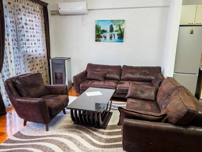 Vakantiewoning voor 9 personen, with Balkon and Terras as well as Tuin and Uitzicht op het meer in Ohrid