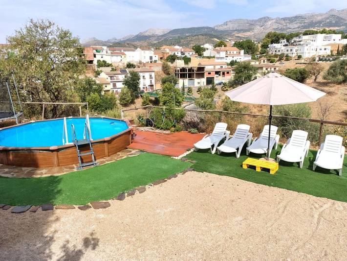 Casa rural para 8 personas, con jardín además de piscina y vistas, Se admiten mascotas en Riogordo