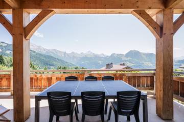 Maison de campagne pour 6 personnes, avec jardin, adapté aux familles à Manigod