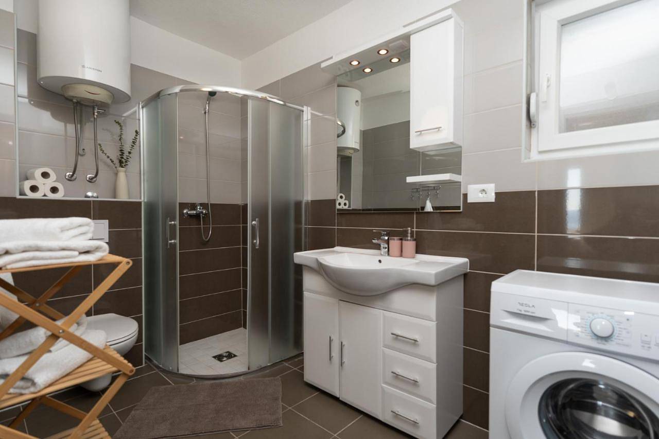 Appartement entier, Two-Bedroom Apartment with Balcony in Céline, Omiš-Riviera