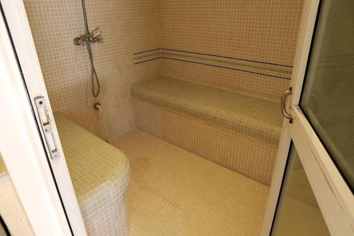 Chambre d’hôte pour 3 personnes, avec jardin et sauna ainsi que jacuzzi et piscine à Orange - 4