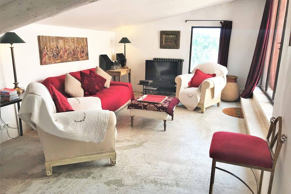 Sublime terrace house in the heart of the village of Roussillon in the Luberon in Roussillon, Parc naturel régional du Luberon