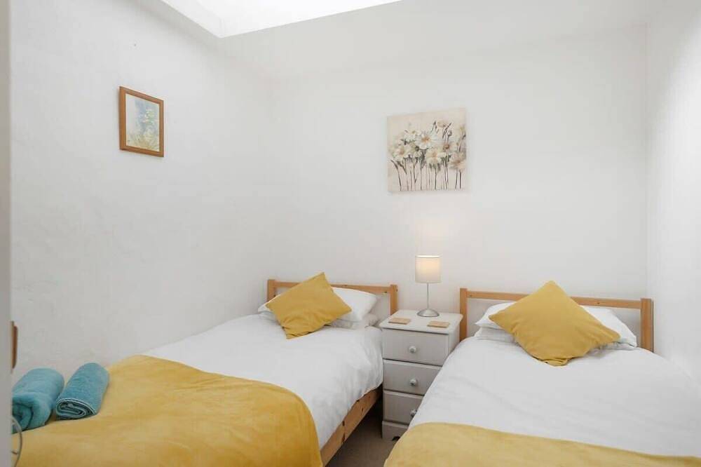 Entire apartment, Cosy Home, Huge Garden w/ Lake, Bbqs & Seating in Slapton, South Devon