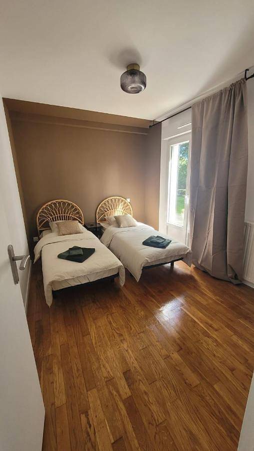 Location de vacances pour 4 personnes, avec Terrasse et Jardin à Bohal