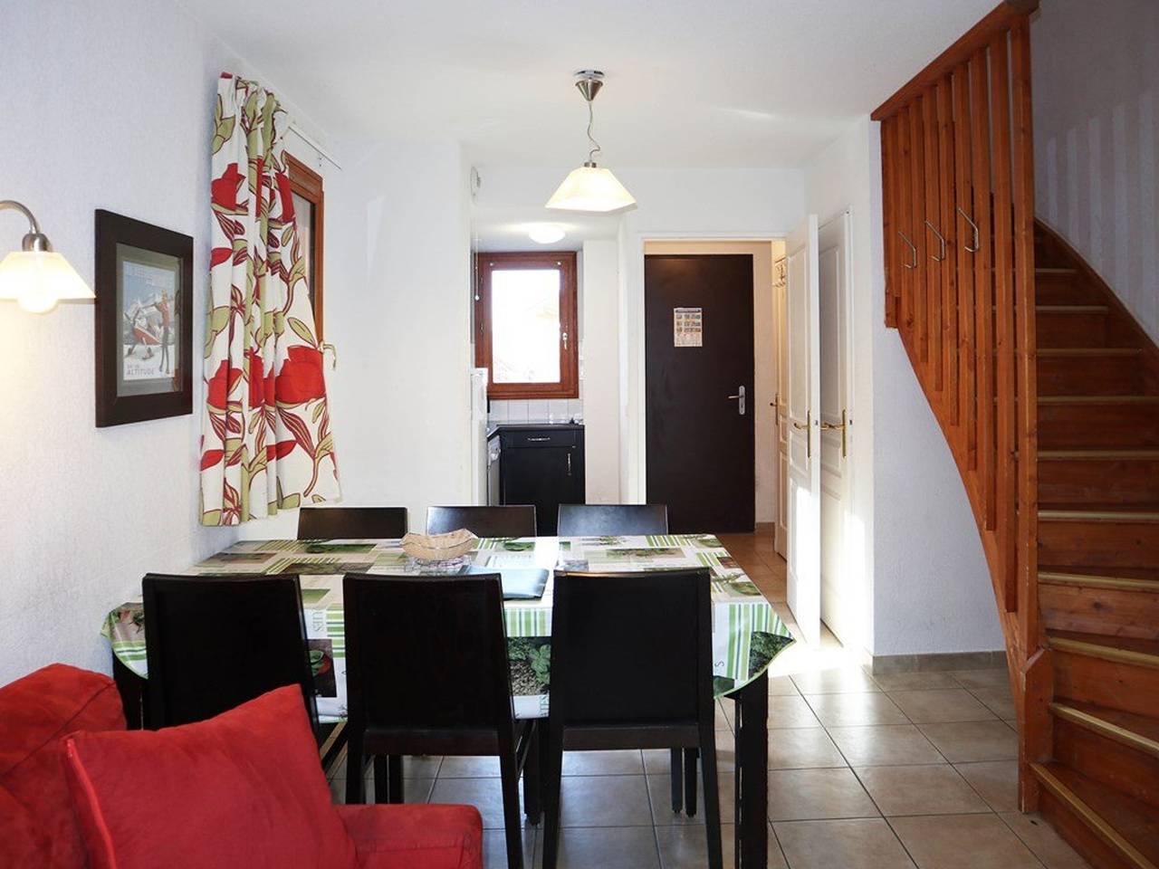 Chalet confortable avec piscine & sauna, aux pieds des pistes des Orres 1800, grand duplex pour 6 pers. in Les Orres, Parc national des Écrins