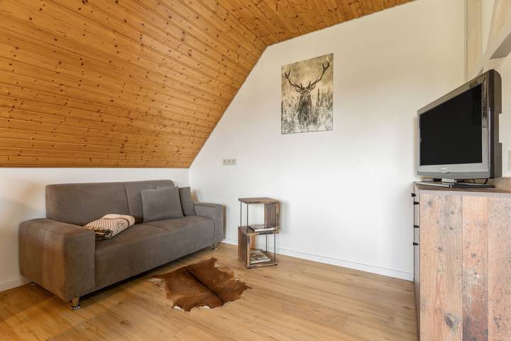 Apartamento inteiro, Apartamento 'Wiesenblick' com varanda e Wi-Fi in Oberharmersbach, Central Black Forest