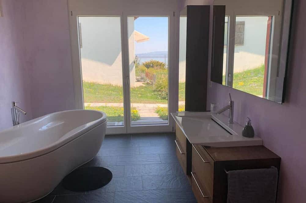 Bellerive 01 · Villa on Lake Murten with breathtaking views in Vully-les-Lacs, Pays des Trois-Lacs