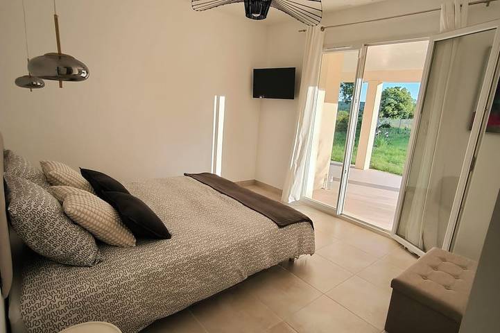 Location de vacances pour 6 personnes, avec jardin à Saint-Marcel-de-Careiret - 4