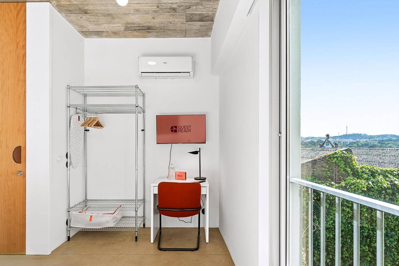 Entire apartment, Guestready - House of Many Faces - Room 2 in Porto, Porto District