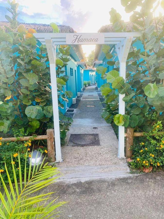 Appart’hôtel pour 2 personnes, avec terrasse et jardin ainsi que vue et piscine