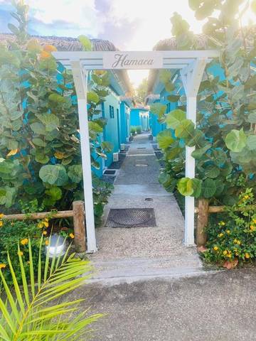 Cottage pour 2 personnes, avec jardin et terrasse ainsi que piscine et vue dans Plage de Folle Anse